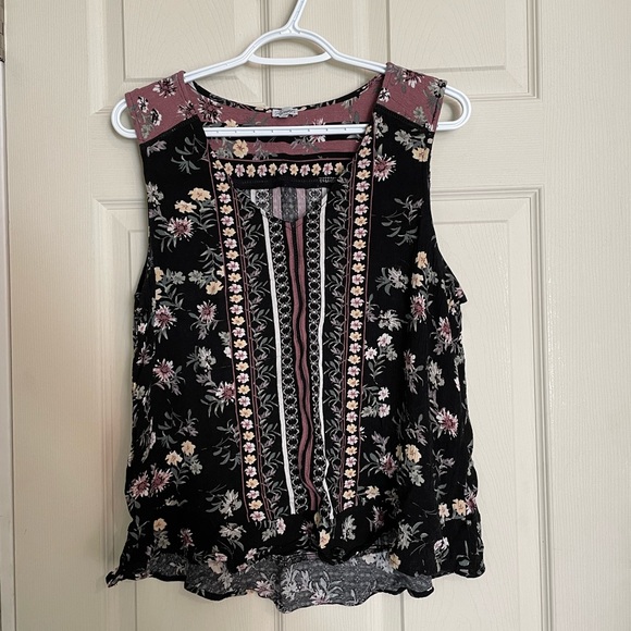 Sleeveless shirt! - Picture 1 of 1